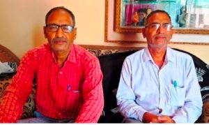 जुड़वा अध्यापक भाइयों की कहानी, एक साथ जन्म, एक साथ पढ़ाई, नौकरी और अब साथ ही हुए सेवानिवृत्त