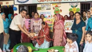 आंगनवाड़ी प्ले स्कूल चौपटा में आंगन मिलन समारोह आयोजित, योजनाओं की दी जानकारी
