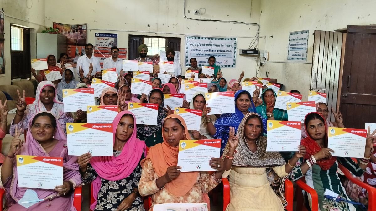 सिरसा में स्वयं सहायता समूह की महिलाओं को डेयरी की ट्रेनिंग, 60 महिलाओं को मिला प्रमाण पत्र