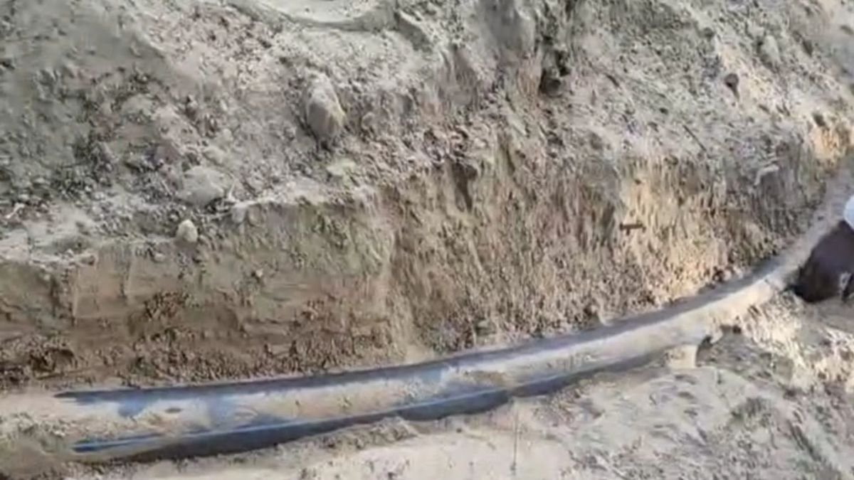 बीरकाली के पास गंधेली–लालानिया पेयजल नहर से पाइप लगाकर खेत में पानी ले जाने का आरोप। जल विभाग के JEN ने पुलिस से FIR दर्ज करने की मांग की।