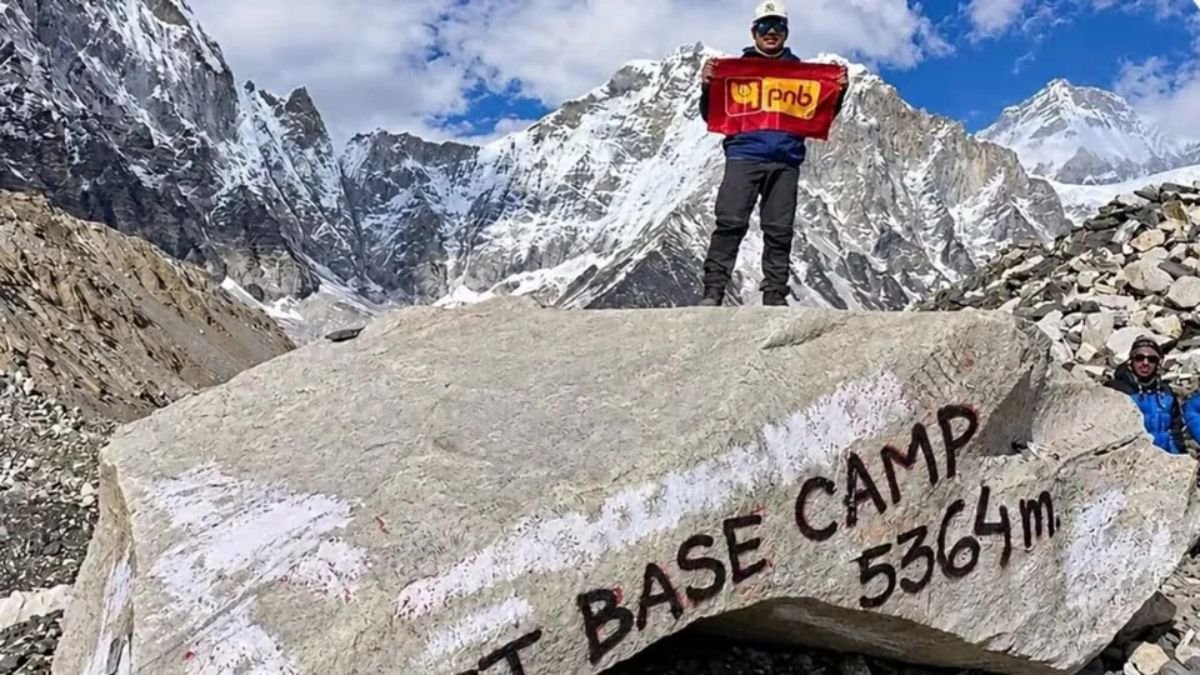 7 साल से सुन नहीं सकते प्रदीप मुंडेजा, 130 किमी ट्रेक कर पहुंचे एवरेस्ट बेस कैंप शीर्षक कॉपी करें